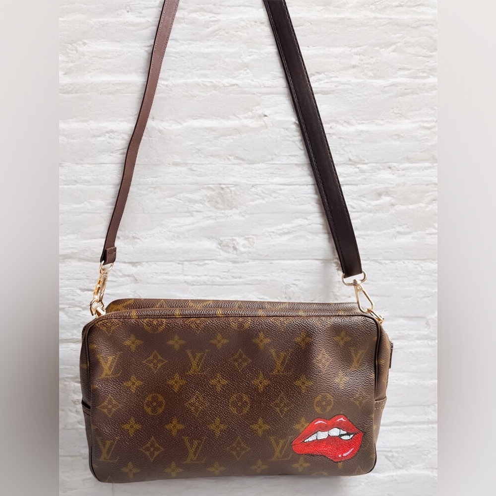 LV Monogram Handpainted  Crossbody 🫦 - Picture 11 of 13